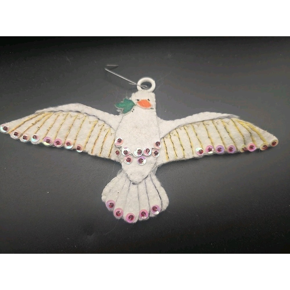Vintage Finished Bucilla White Felt,‎ Sequin & Lace Ornament 025B